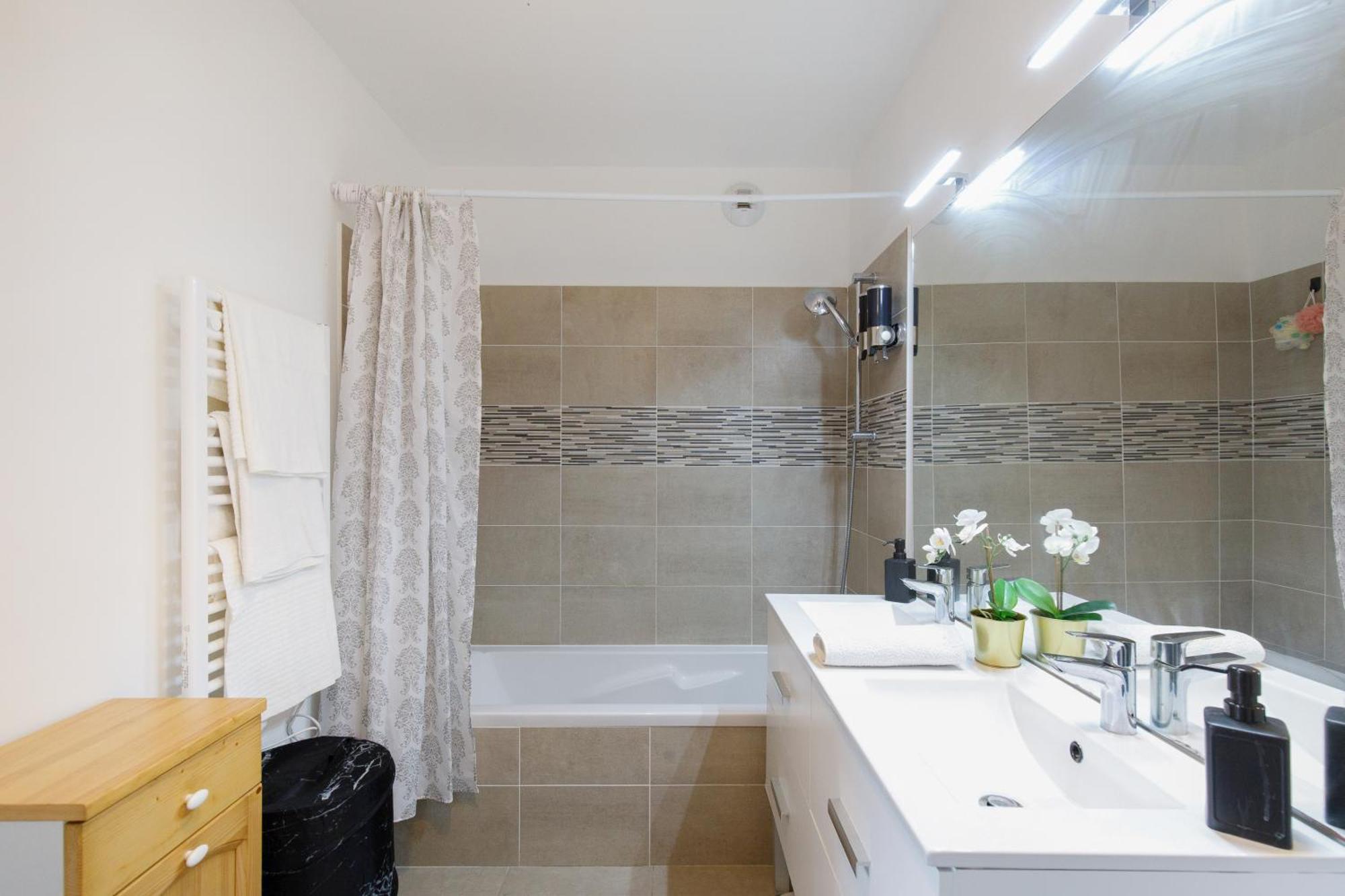 Lovely 2 Bedroom Condo With Pool Vallauris Exterior foto